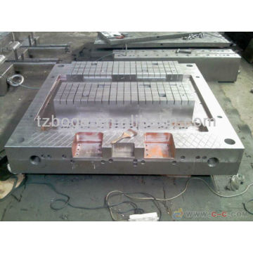 strong bearing plastic pallet injection mould